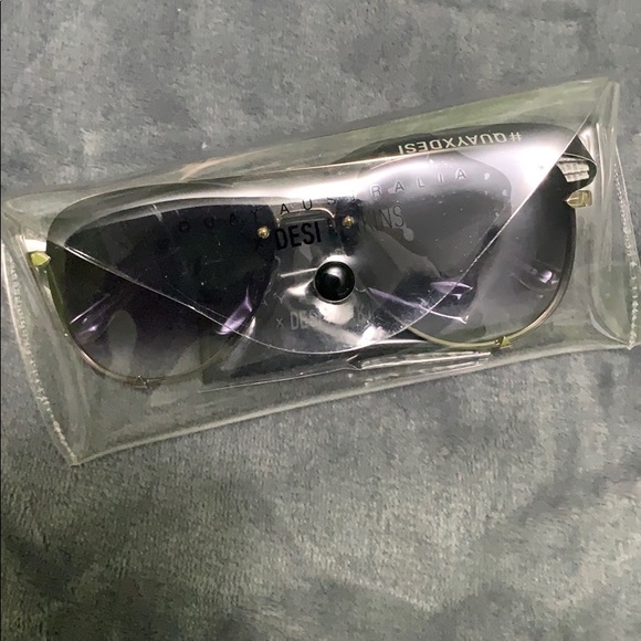 Quay x Desi High Key Aviator Sunglasses - Picture 2 of 3